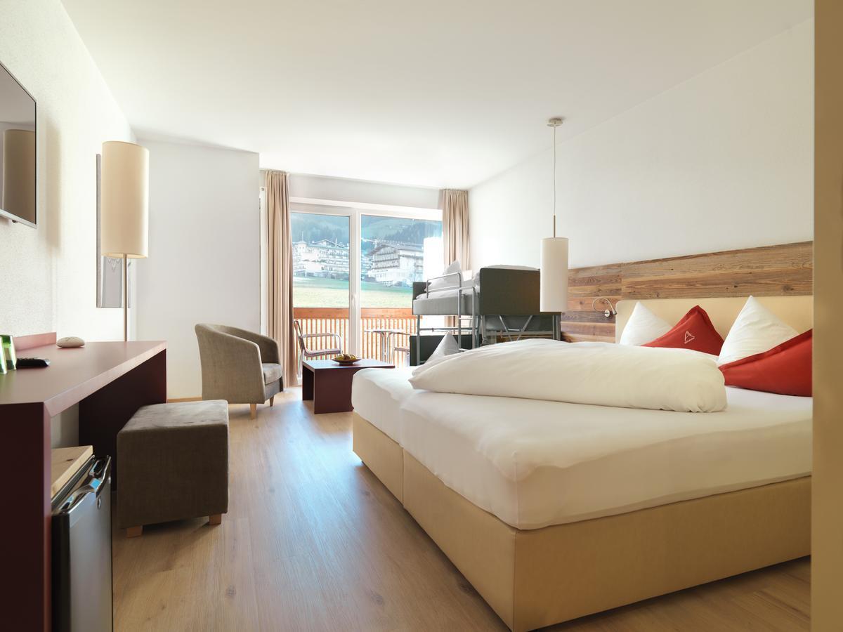 Alpina Zillertal . Family Lifestyle Kinderhotel Fuegen Exterior photo
